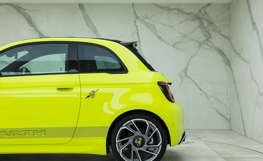 Abarth 500e Scorpionissima Cabrio 43