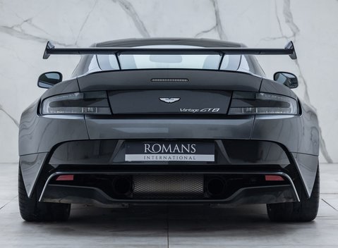 Aston Martin Vantage GT8 8