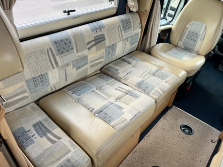 Auto-Sleepers Nuevo ES 4 BERTH PEUGEOT BOXER 2.2 HDI CHASSIS 15