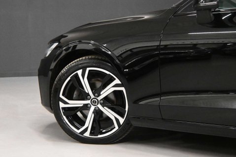 Volvo V60 2.0 V60 + B4 MHEV Auto 5dr 32