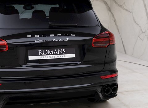 Porsche Cayenne Turbo S 25