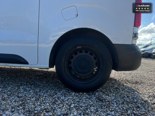 Vauxhall Vivaro SWB L1H1 F2700 Dynamic Air Con Sensors EURO 6 NO VAT 22