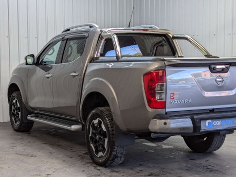 Nissan Navara 2.3 Navara Tekna dCi 4WD 5dr 33