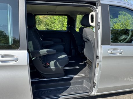 Mercedes-Benz V Class V300 D Auto Diesel LWB 6 Seater VAT Q Just 2000 miles 21