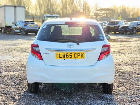 Toyota Yaris 1.33 Dual VVT-i Design Hatchback 5dr Petrol Multidrive S Euro 6 (99 ps) 15
