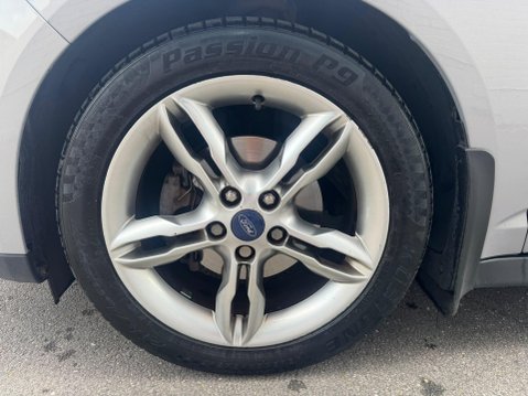 Ford C-Max 1.0T EcoBoost Titanium X Euro 5 (s/s) 5dr 22
