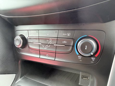 Ford Focus 1.0 ZETEC 12