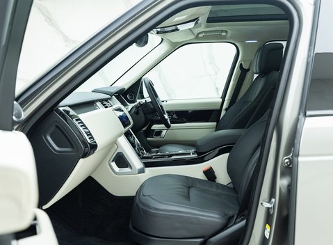 Land Rover Range Rover D300 Westminster Black Edition 14