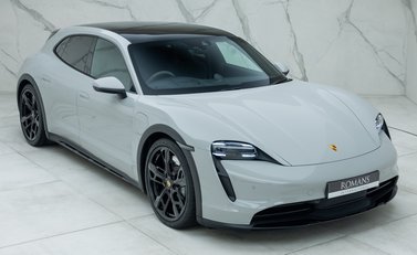 Porsche Taycan 4S Cross Turismo 8