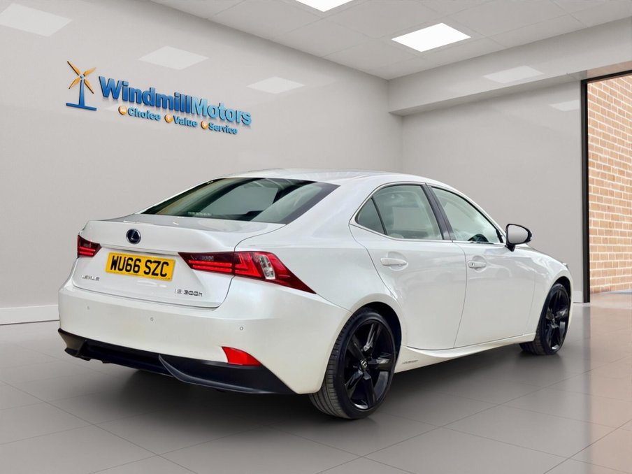 2016 Lexus Is — image 10