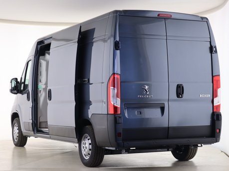 Peugeot Boxer 2.2 BlueHDi L3H2 Professional Van 140ps 3