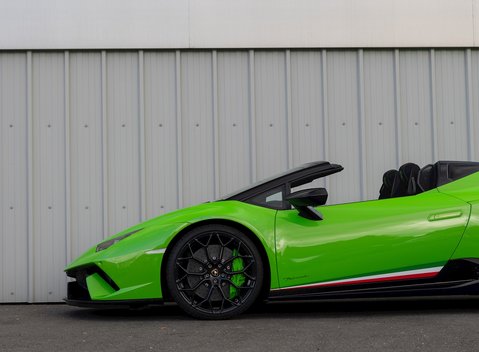 Lamborghini Huracan Spyder LP640-4 Performante 26