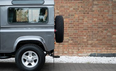 Land Rover Defender 90 TD XS Station Wagon 30