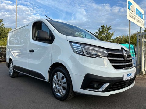 Renault Trafic 2.0 dCi Blue SL28 Sport Panel Van 5dr Diesel Manual L1 H1 Euro 6 (s/s) (130 25