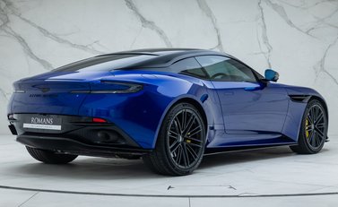 Aston Martin DB12 V8 6