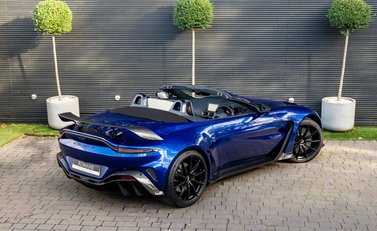 Aston Martin V12 Vantage ROADSTER 4