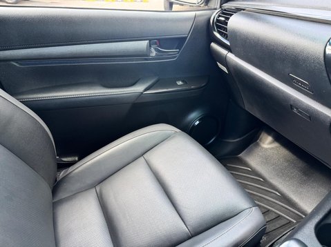 Toyota Hilux INVINCIBLE X 4WD D-4D DCB 27
