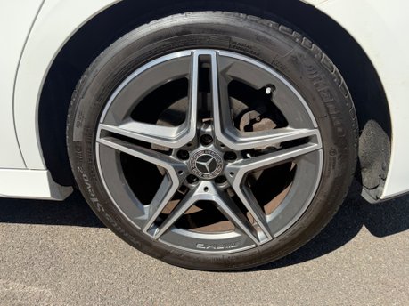 Mercedes-Benz B Class B 220 4MATIC AMG LINE PREMIUM 14