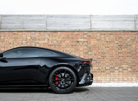 Aston Martin V8 Vantage 22