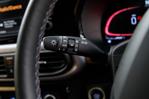Hyundai i10 PREMIUM 16