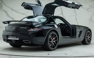 Mercedes-Benz SLS AMG GT FINAL EDITION 8