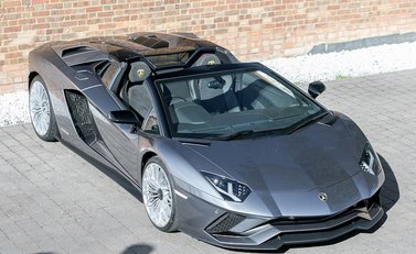 Lamborghini Aventador S LP740-4 Roadster 10