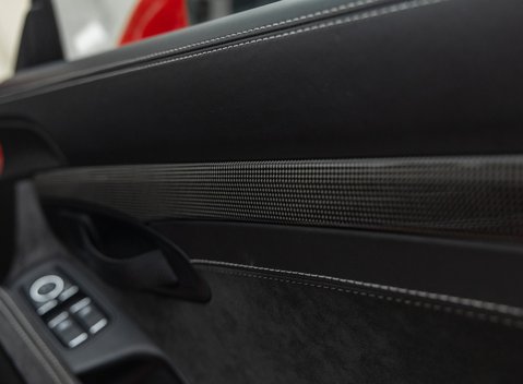 Porsche 911 GT2 RS Weissach (991) 36