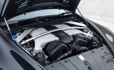 Aston Martin V12 Vantage S 50