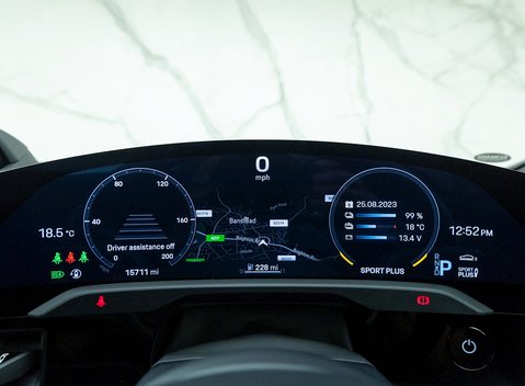 Porsche Taycan Turbo 18