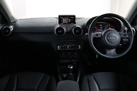 Audi A1 TFSI SPORT 38