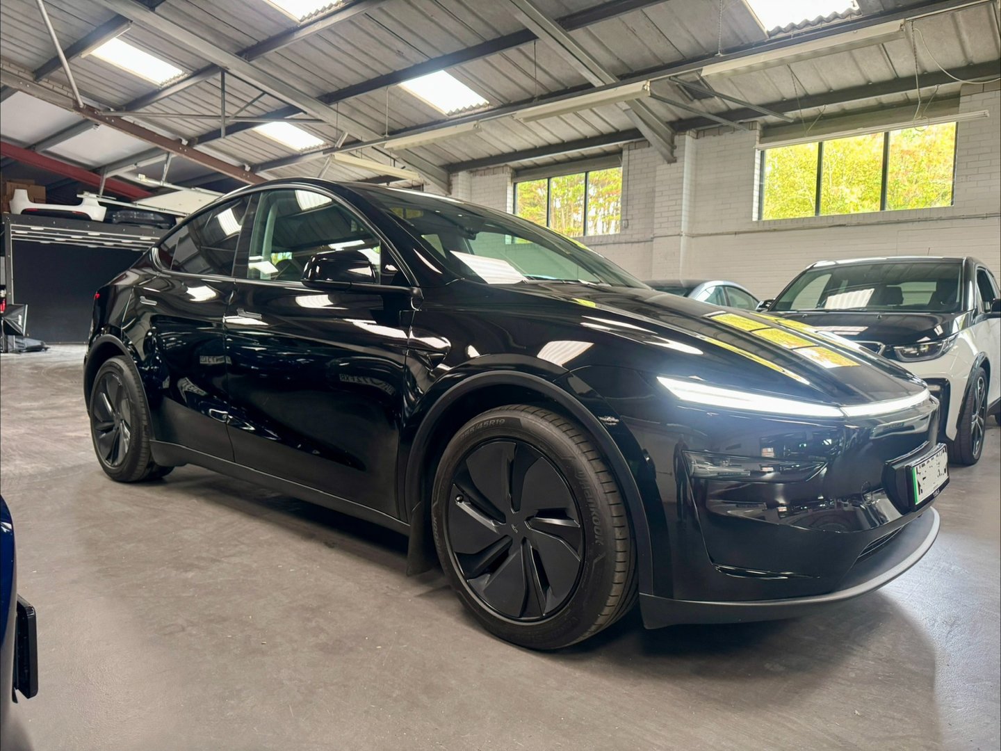 2025 TESLA MODEL Y