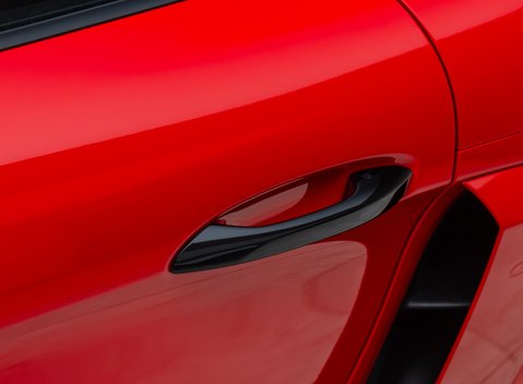 Porsche Cayman GT4 (718) 30