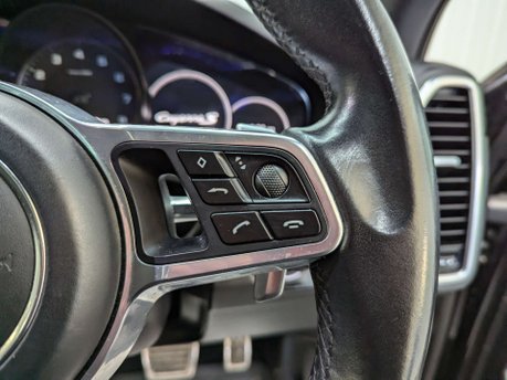 Porsche Cayenne 2.9 Cayenne V6 S Auto 4WD 5dr 73