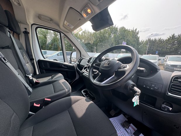 Vauxhall Movano MWB L2H2 Medium Roof Prime Air Con Ply Lined Sensors EURO 6 15