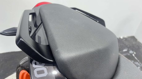 KTM 390 DUKE 2014 FULL HISTORY ONLY 5K VERY CLEAN A2 READY NAKED BIKE 390CC 25