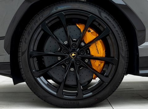 Lamborghini Urus S 8