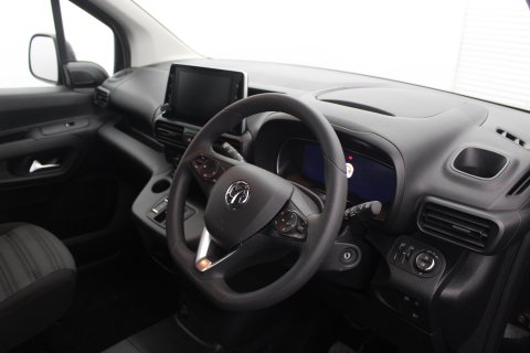Vauxhall Combo Life 5dr 100kW Design 50kWh XL 7 Seat Electric Auto 11kW Charger 10
