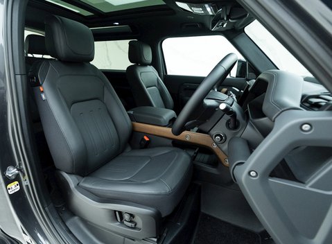 Land Rover Defender 90 X D300 10