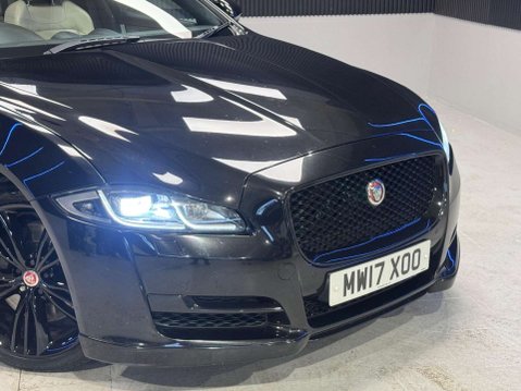 Jaguar XJ 3.0d V6 R-Sport Saloon 4dr Diesel Auto Euro 6 (s/s) (300 ps) 11