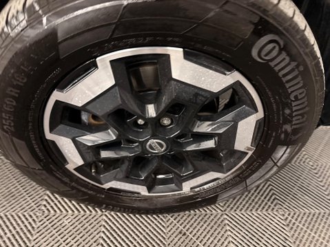 Nissan Navara 2.3 dCi Tekna Auto 4WD Euro 6 4dr 33