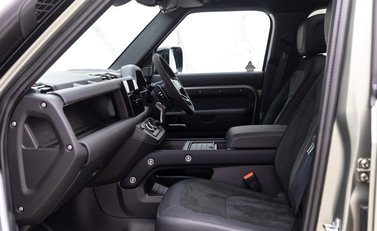 Land Rover Defender V8 11