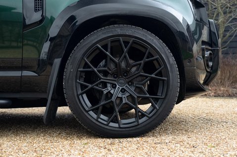 Land Rover Defender 3.0 D300 MHEV X-Dynamic HSE Auto 4WD Euro 6 (s/s) 5dr 25