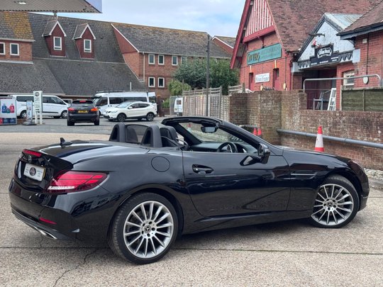 Mercedes-Benz SLC SLC 180 AMG LINE