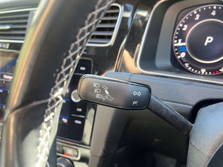 Volkswagen Golf 2.0 Golf R TSi 4Motion Semi-Auto 4WD 5dr 15