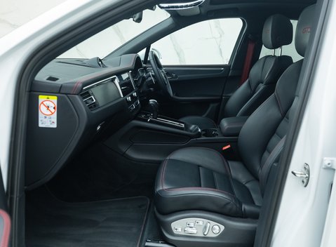 Porsche Macan GTS 19