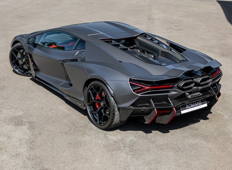 Lamborghini Revuelto 4