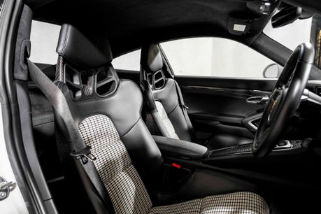 Porsche 911 GT3 TOURING. 1 OF 47 RHD CARS IN THE UK. 1 OF 4 IN CRAYON. HOUNDSTOOTH INTERIOR 18