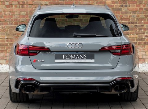 Audi RS4 Avant 5