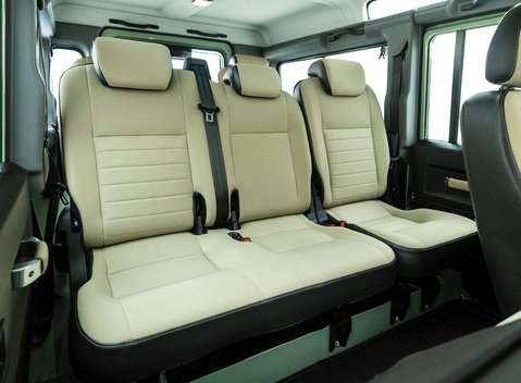 Land Rover Defender 110 Heritage 12