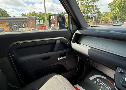 Land Rover Defender 90 3.0 D250 MHEV Hard Top SUV 3dr Diesel Auto 4WD SWB Euro 6 (s/s) (250 ps) 25